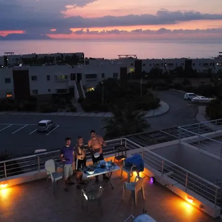 Penthouse With Rooftop Terrace 公寓 Akanthou